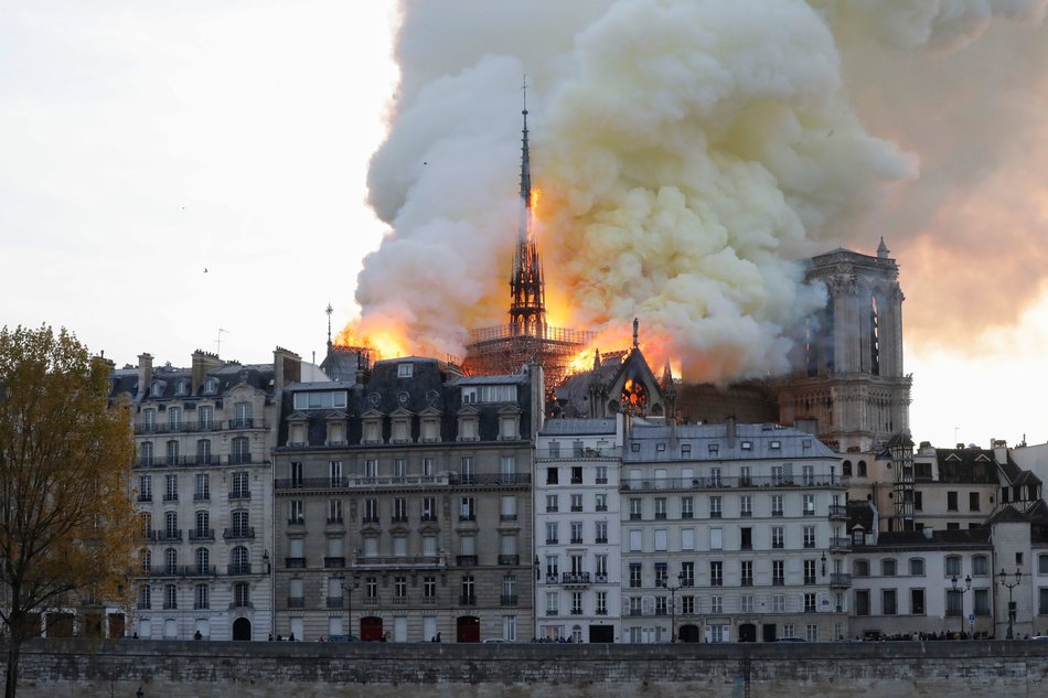 Incêndio atinge a Catedral de Notre-Dame, em Paris